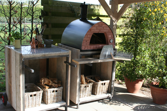 Buitenkeuken van Stoer hout en metaal!