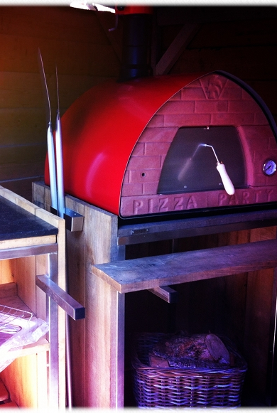 Pizzajolly Carrello uw Pizza oven staat stevig en is verrijdbaar